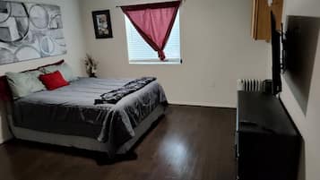 1 chambre, bureau, fer et planche Ă  repasser, lit parapluie