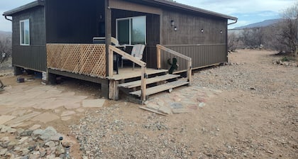 Charming 1-bedroom cabin in amazing Camp Verde with WiFi, AC, very spacious