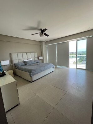 4 bedrooms, desk, WiFi, bed sheets