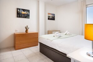Iron/ironing board, free WiFi, bed sheets