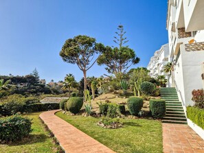 المنطقة المحيطة بالمنشأة