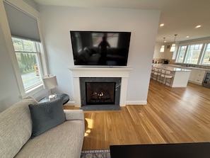 Smart TV, fireplace - Luxury Waterfront Home Private Dock, Stunning Views & Sleeps 14 (South Kingstown)