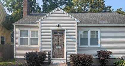 Cozy 4-bdrm house in safe neighborhood just around the corner from Syracuse Univ