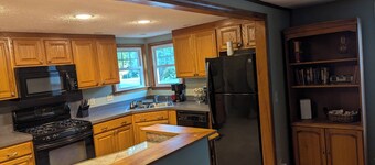 Cozy 4-bdrm house in safe neighborhood just around the corner from Syracuse Univ