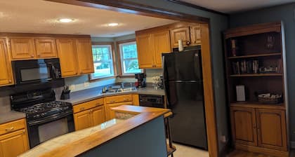 Cozy 4-bdrm house in safe neighborhood just around the corner from Syracuse Univ