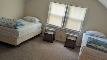 4 bedrooms, iron/ironing board, free WiFi, bed sheets