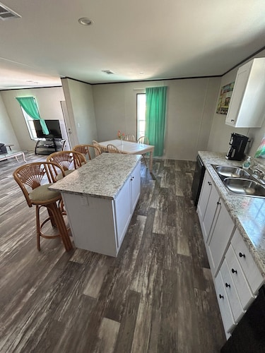 3-bedroom 2 bathroom new mobile home in beautiful Englewood with WiFi, AC