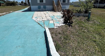 3-bedroom 2 bathroom new mobile home in beautiful Englewood with WiFi, AC