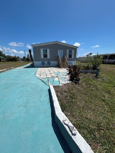 3-bedroom 2 bathroom new mobile home in beautiful Englewood with WiFi, AC