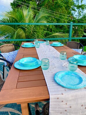 Outdoor dining - Casa Verde - 180° Ocean Views Rooftop Deck - King Beds (VIEQUES)