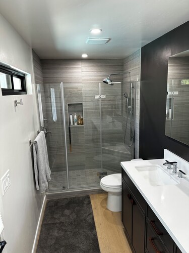  Deluxe Guest Suite with Private Entrance, Near San Diego Beaches, Sleeps 4