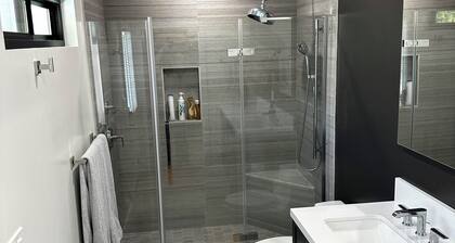 Deluxe Guest Suite with Private Entrance, Near San Diego Beaches, Sleeps 4