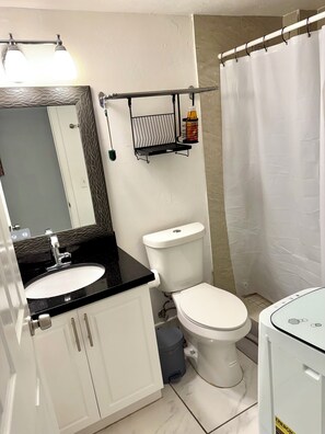 タオル、石鹸、トイレットペーパー