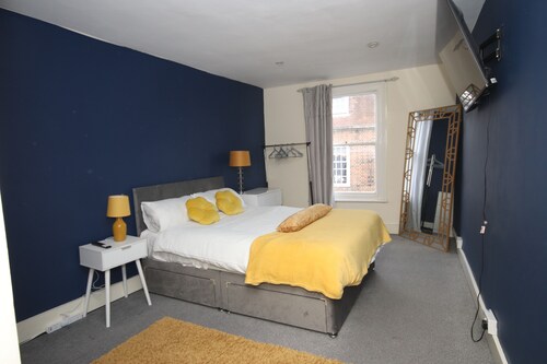 Perfect getaway in the heart of Canterbury! Steps away from the iconic Cathedral