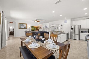 Dining - Movie room, games room, private pool & much more (Davenport)