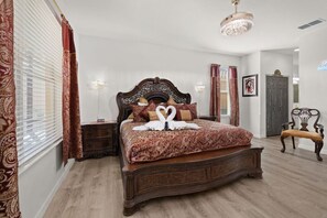 デスク、アイロン / アイロン台、WiFi (無料)、ベッドシーツ