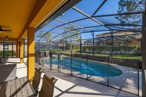 A heated pool - Movie room, games room, private pool & much more (Davenport)