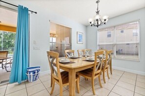 Dining - 5 bedroom home watersong resort (Davenport)
