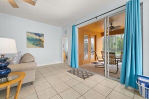 Smart TV y futbolito 