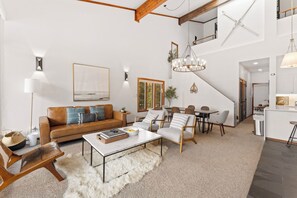 Apartment (3 Bedrooms) | Exterior - Pines #2163 (Keystone)