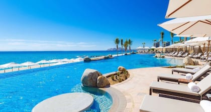 Tranquil and Glamorous Beach Resort Between San José del Cabo and Cabo San Lucas