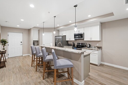 Gulf Access with Boat Slip, Heated Saltwater Pool, Dog-Friendly - Bacino Vista #204 - Roelens