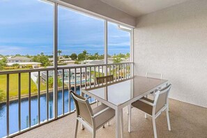 Dining - Gulf Access with Boat Slip, Heated Saltwater Pool, Dog-Friendly - Bacino Vista #208 - Roelens (Cape Coral)