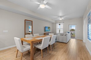 Interior - Gulf Access with Boat Slip, Heated Saltwater Pool, Dog-Friendly - Bacino Vista #207 - Roelens (Cape Coral)