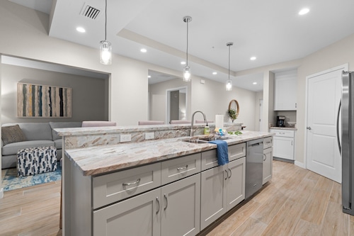 Gulf Access with Boat Slip, Heated Saltwater Pool, Dog-Friendly - Bacino Vista #207 - Roelens