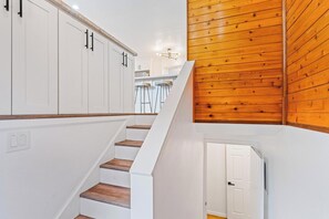 Interior - The Benson - Cozy Modern 4bd by Airport & DT (Renton)