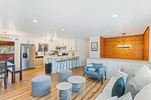 Interior - The Benson - Cozy Modern 4bd by Airport & DT (Renton)