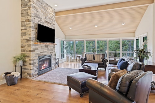 20 Aspen Lane - Elegant & Updated & Perfect for Family! SHARC, Hot Tub