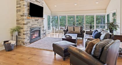 20 Aspen Lane - Elegant & Updated & Perfect for Family! SHARC, Hot Tub