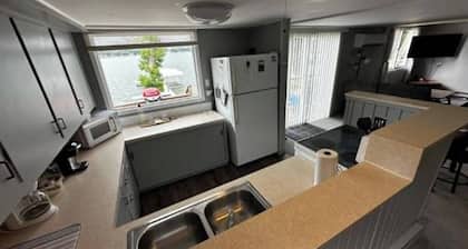 Cozy 3-bedroom cabin on East Lake Okoboji with WiFi, AC