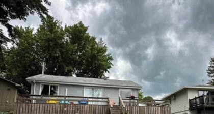 Cozy 3-bedroom cabin on East Lake Okoboji with WiFi, AC