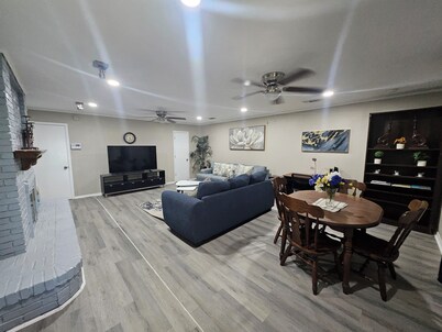 SUPERHOST Grace Unit B, Luxury 2bedrm/wCrib&GameTable Mesquite Convention Center