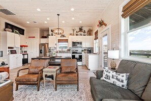 TV, video games, DVD player - Cinema Shores – Ocean Views, Movie Magic & Golf Cart Included! (Port Aransas)