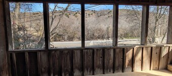 Family cabin w/large fireplace