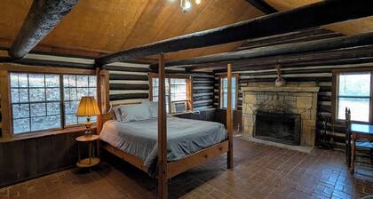 Family cabin w/large fireplace