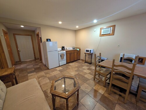 Family cabin w/large fireplace