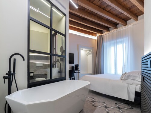 YOUnique Boutique Rooms