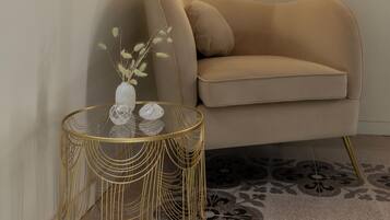 Romantic | Zimmersafe, individuell eingerichtet, Schreibtisch