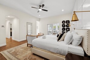 5 bedrooms, desk, iron/ironing board, WiFi - Majestic Cactus - Spacious 5-bedroom, Pool, Hottub, Bball and sand Vball court. (Scottsdale)