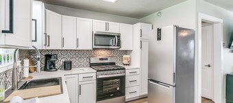 Charming 2-bedroom house in lovely Keller with WiFi, AC