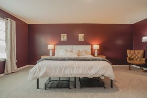 5 bedrooms, iron/ironing board, WiFi, bed sheets
