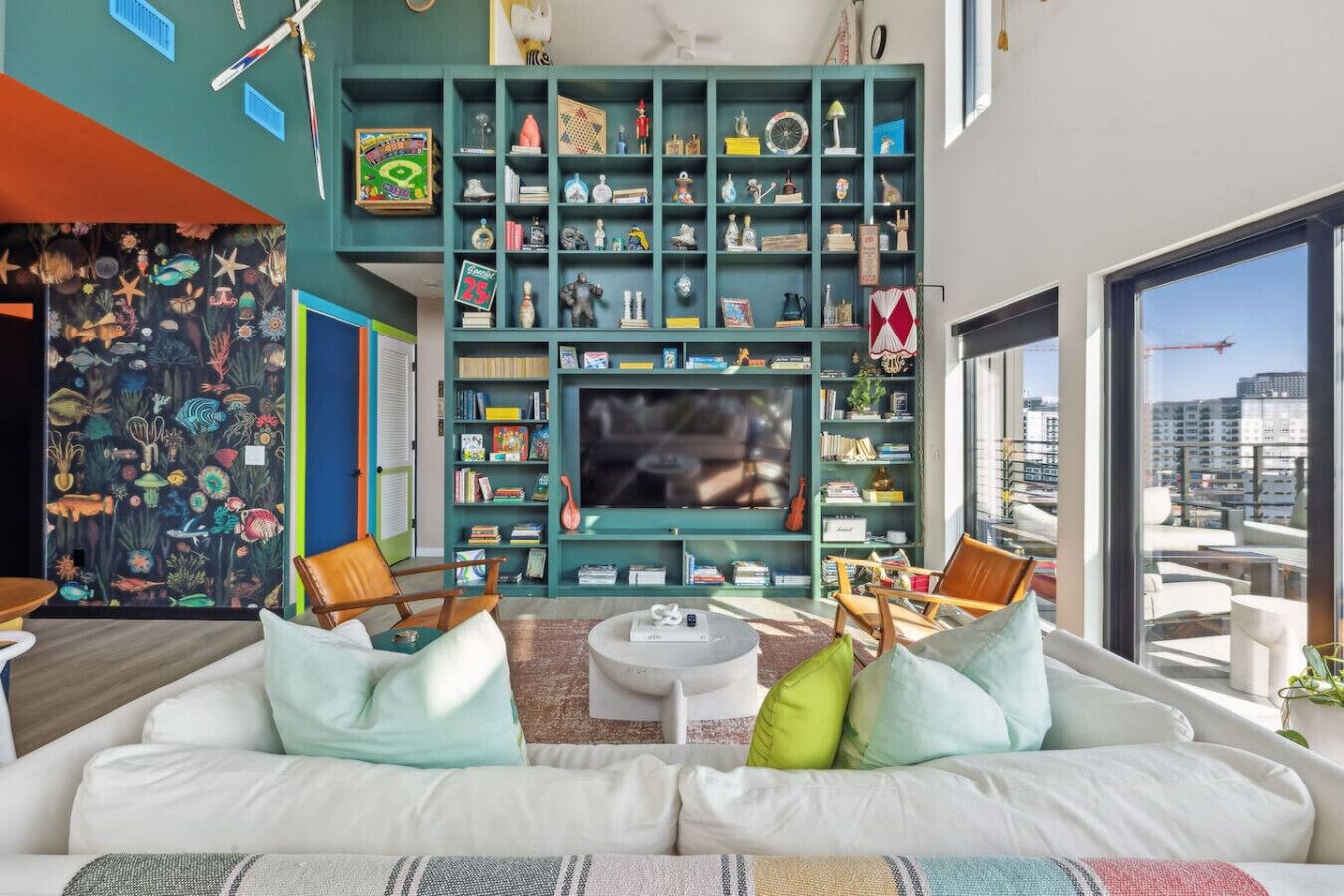 Smart TV, mesa de pingue-pongue