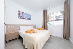 2 bedrooms, desk, iron/ironing board, travel cot