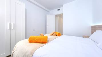 2 soveværelser, skrivebord, strygejern/strygebræt, weekendseng