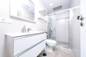 Douche, serviettes fournies