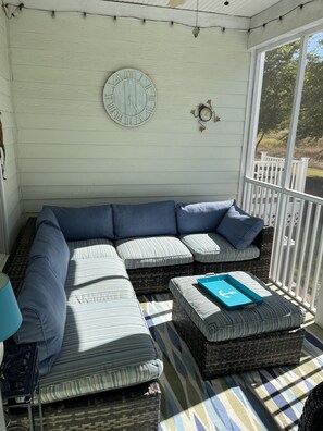 Smart TV, fireplace, DVD player, books